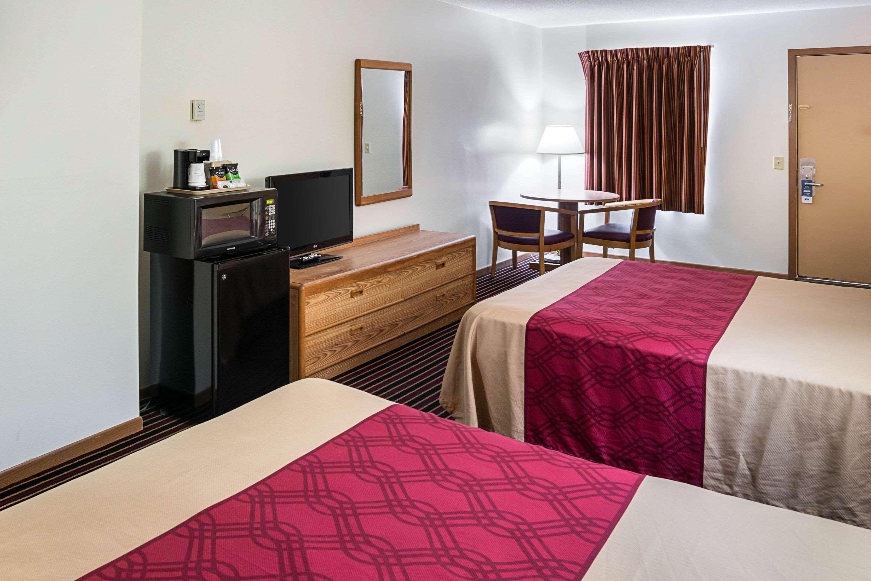 Rodeway Inn & Suites Austin Exterior photo