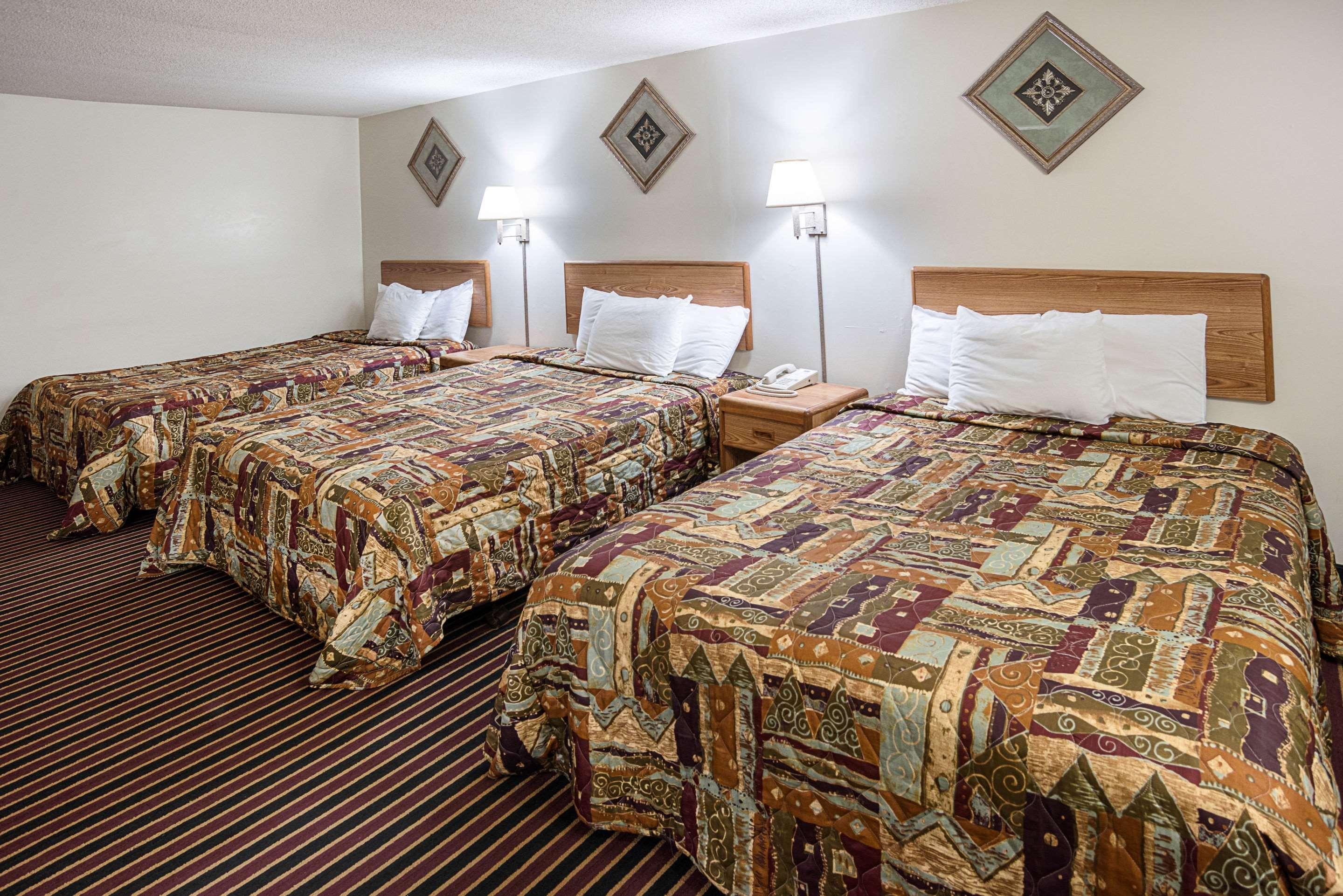Rodeway Inn & Suites Austin Exterior photo